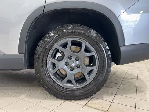 Used 2025 Honda Pilot TrailSport image 24