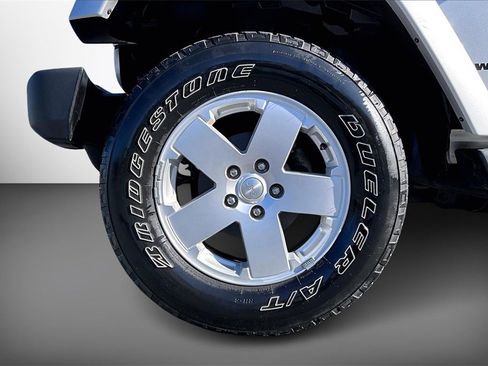 Used 2011 Jeep Wrangler Sahara image 28