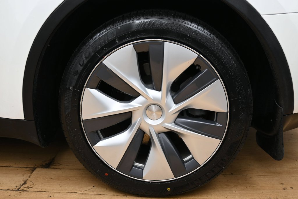 Used 2023 Tesla Model Y Long Range AWD/4WD image 11
