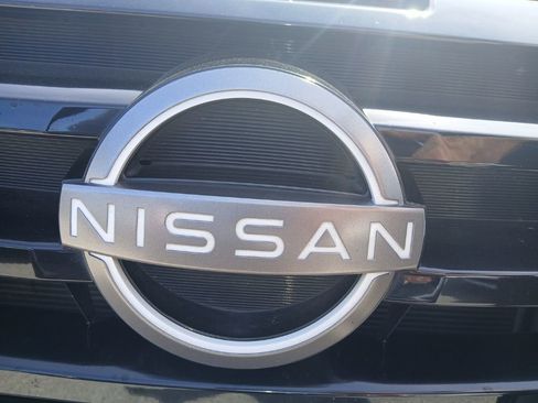 Used 2023 Nissan Pathfinder SL FWD image 2