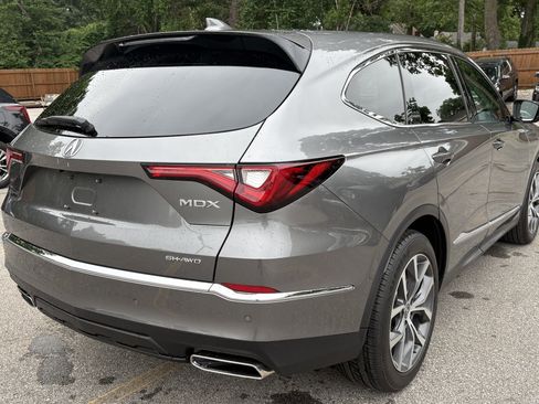 Used 2023 Acura MDX SH-AWD w/ Technology Package image 10