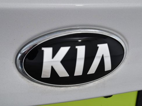 Used 2018 Kia Forte LX w/ LX Rear Camera Package image 21