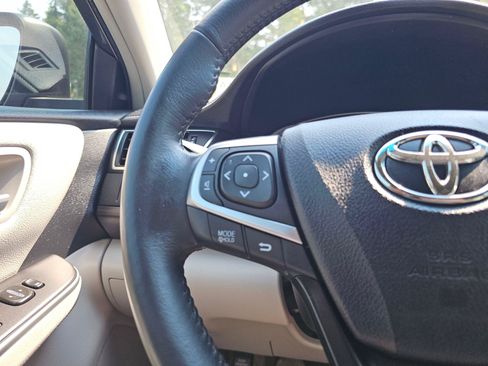Used 2017 Toyota Camry XLE FWD image 33