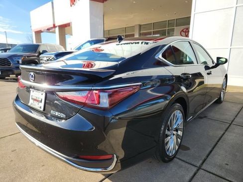 Used 2022 Lexus ES 300h w/ Luxury Package image 13