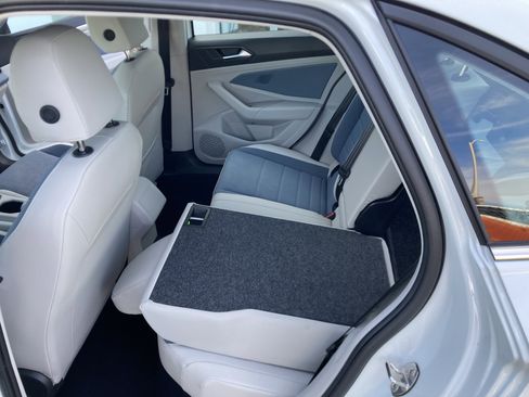 Certified 2025 Volkswagen Jetta SE image 12