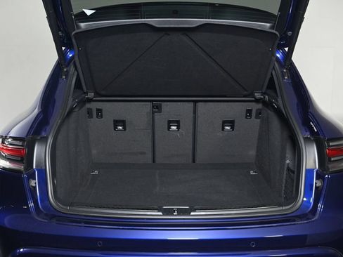 Certified 2026 Porsche Macan AWD/4WD image 29