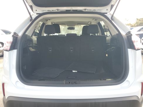 Used 2024 Ford Edge SE image 8