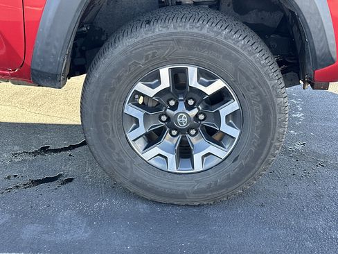 Used 2016 Toyota Tacoma TRD Off-Road image 13