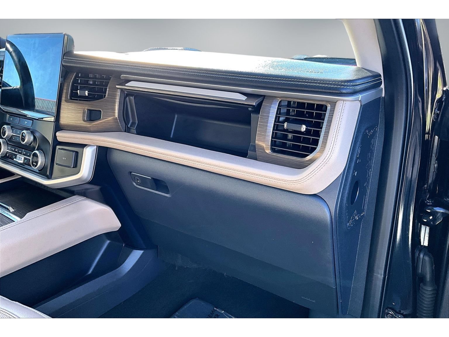 Used 2024 Ford Expedition Max Limited AWD/4WD image 23