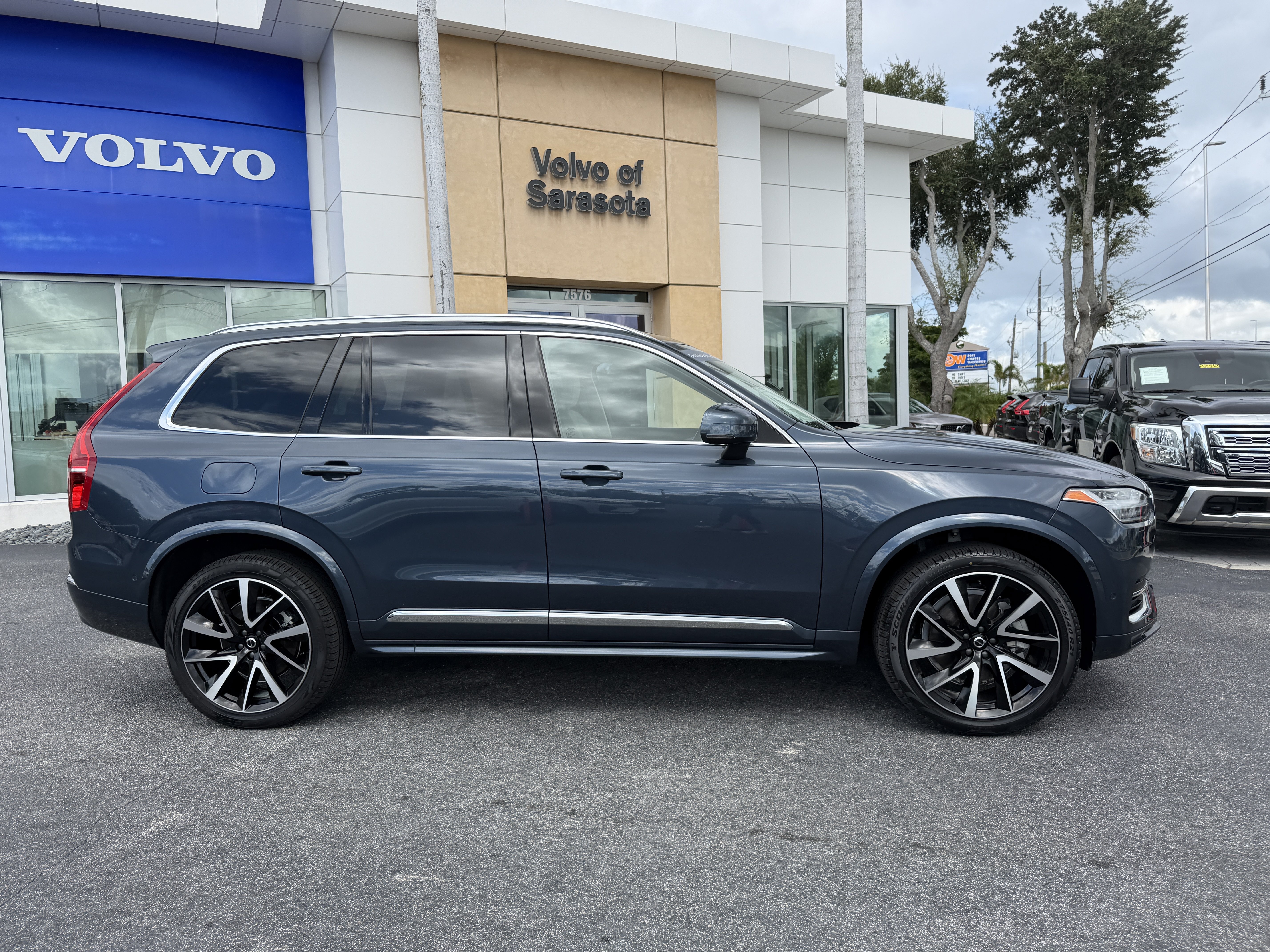 Certified 2025 Volvo XC90 B5 Plus w/ Protection Package Premier AWD/4WD image 2