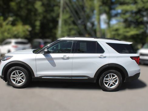 Used 2025 Ford Explorer Active w/ Active Comfort Package RWD image 5