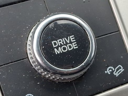 Used 2022 Ford Explorer XLT w/ Equipment Group 202A AWD/4WD image 25