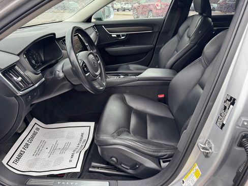 Used 2020 Volvo V90 T6 Cross Country image 9