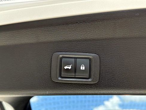 Used 2023 Mitsubishi Outlander SEL AWD/4WD image 12