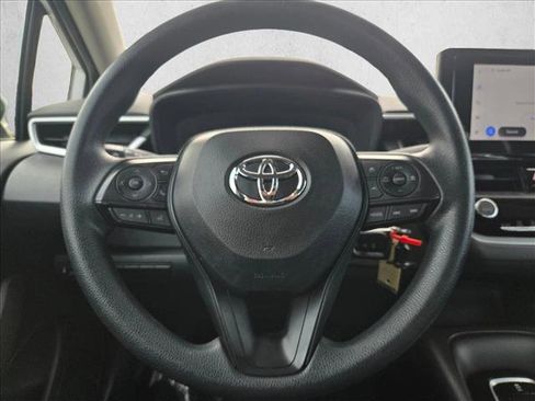 Used 2025 Toyota Corolla LE image 21
