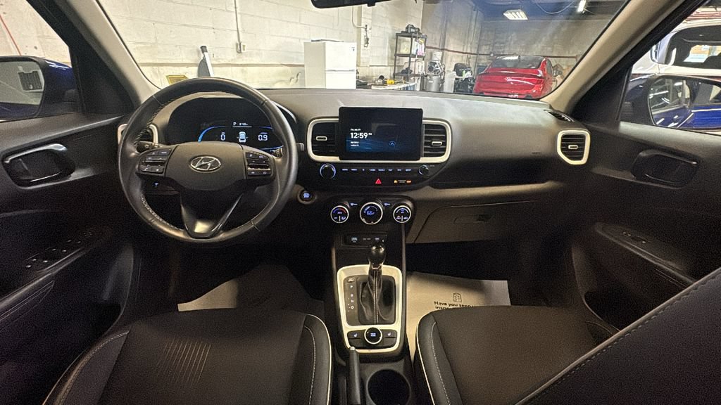 Used 2025 Hyundai Venue Limited FWD image 27