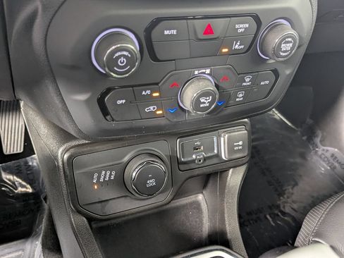 Used 2023 Jeep Renegade Limited AWD/4WD image 23
