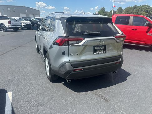 Used 2019 Toyota RAV4 LE w/ Carpet Mat Package FWD image 5