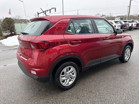 Certified 2025 Hyundai Venue SE image 5