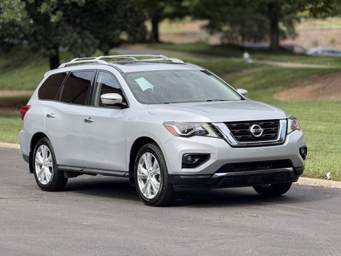 Used 2018 Nissan Pathfinder SL w/ SL Premium Package AWD/4WD image 3