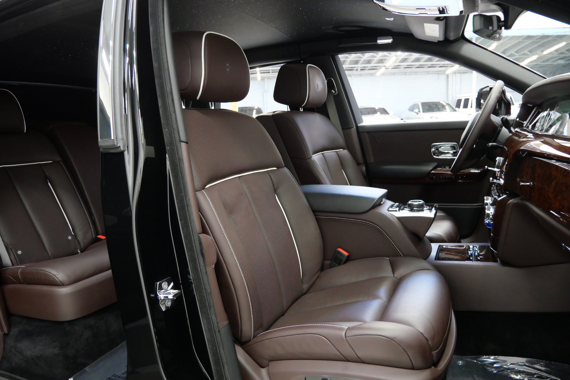 Used 2019 Rolls-Royce Phantom Sedan RWD image 23