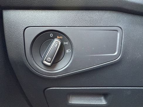 Used 2024 Volkswagen Tiguan SE image 20