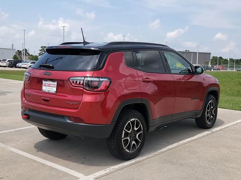 Used 2025 Jeep Compass Trailhawk AWD/4WD image 5
