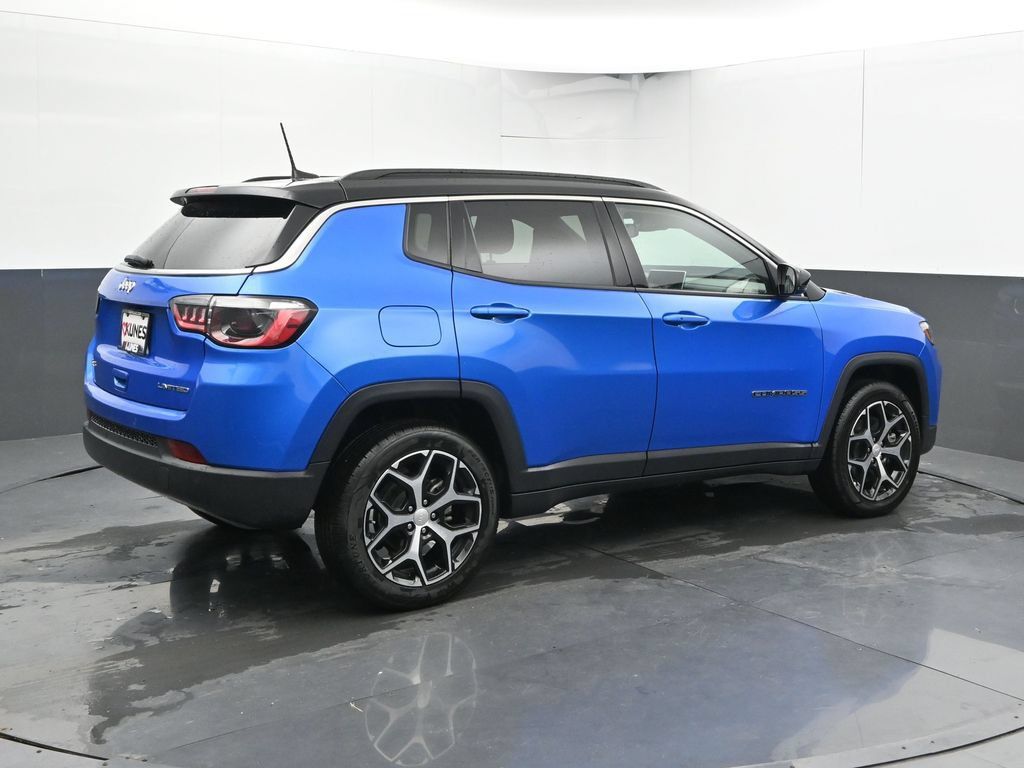 Used 2024 Jeep Compass Limited AWD/4WD image 3