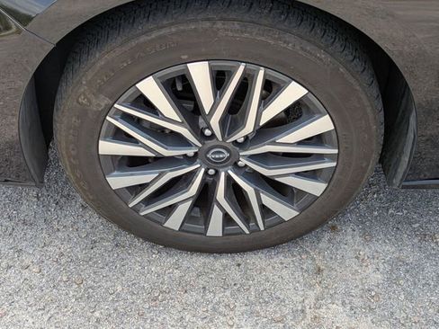 Used 2024 Nissan Altima 2.5 SV image 9