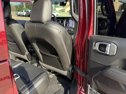 Used 2021 Jeep Gladiator Overland w/ Popular Equipment Package AWD/4WD image 36