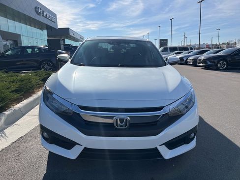 Used 2017 Honda Civic Touring image 2