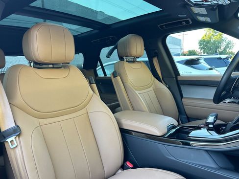 Used 2025 Land Rover Range Rover Sport SE image 31