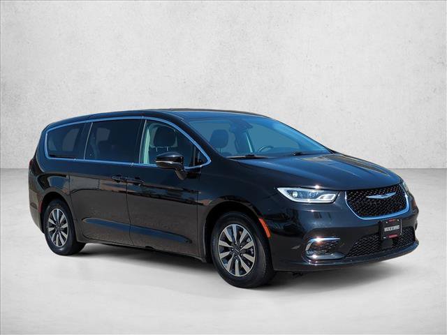 Used 2024 Chrysler Pacifica Limited FWD image 3