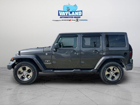 Used 2017 Jeep Wrangler Unlimited Sahara w/ Dual Top Group AWD/4WD image 2