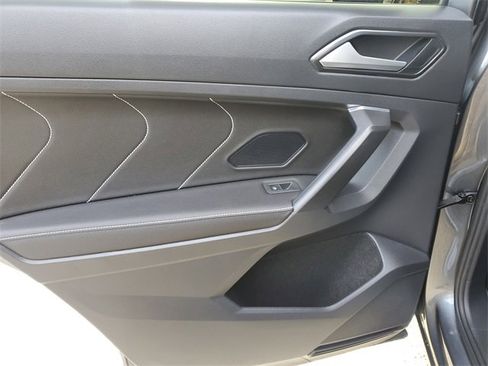 Certified 2023 Volkswagen Tiguan SE image 15