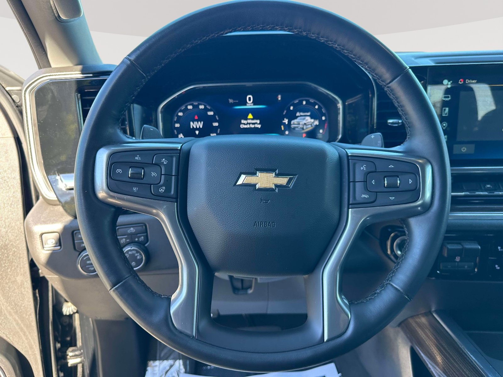 Used 2023 Chevrolet Silverado 1500 LT w/ Z71 Off-Road Package AWD/4WD image 13