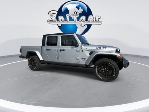 Used 2022 Jeep Gladiator Willys image 2