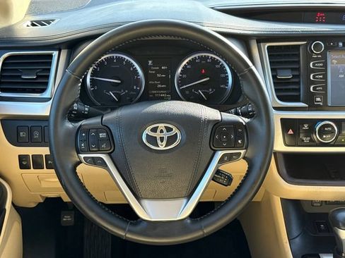 Used 2017 Toyota Highlander Limited FWD image 15