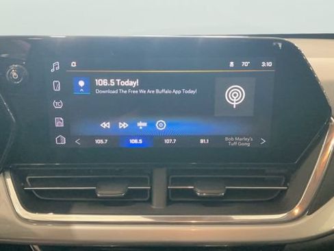 Used 2025 Chevrolet Trax LT w/ LT Convenience Package FWD image 17