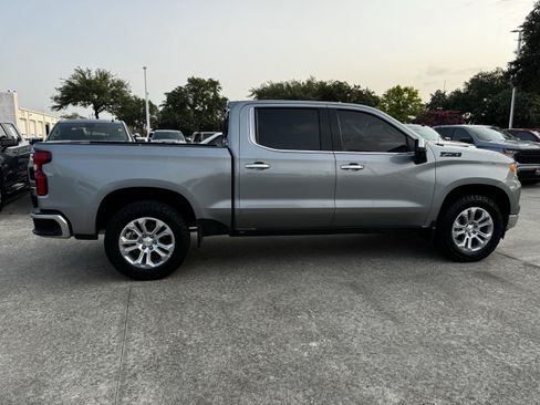 Used 2025 Chevrolet Silverado 1500 LTZ AWD/4WD image 7
