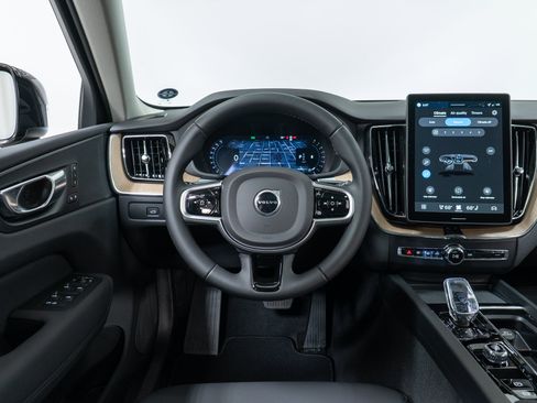 New 2026 Volvo XC60 B5 Plus w/ Climate Package AWD/4WD image 17