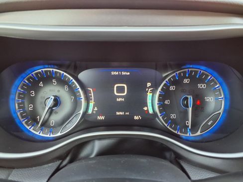 Used 2024 Chrysler Pacifica Touring-L FWD image 14