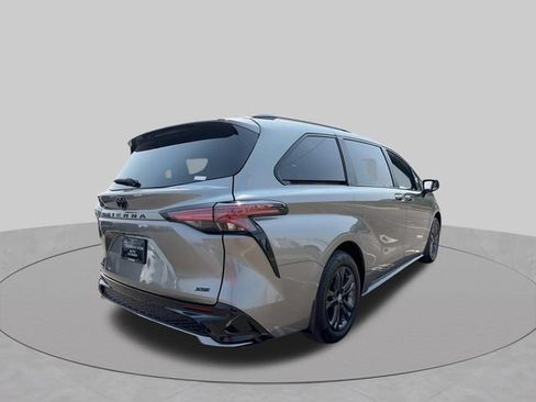 Used 2026 Toyota Sienna XSE AWD/4WD image 11