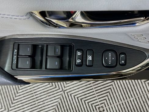 Used 2013 Toyota Avalon Limited image 22