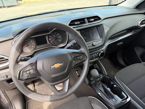 Used 2022 Chevrolet TrailBlazer LS FWD image 9