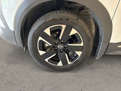 Used 2025 Nissan Kicks SV AWD/4WD image 15