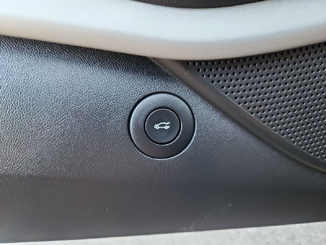 Used 2018 Chevrolet Camaro LT RWD image 27