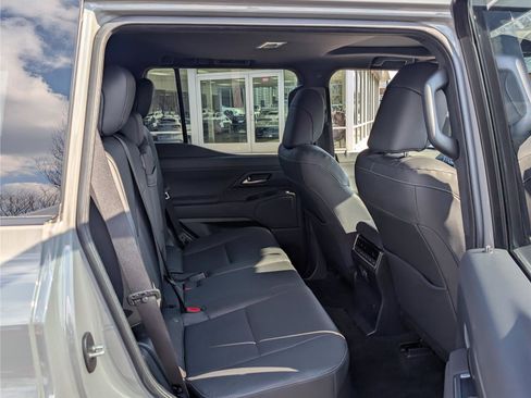 Used 2024 Lexus GX 550 w/ Accessory Package (Z1) image 12