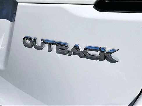 Used 2022 Subaru Outback Premium image 10