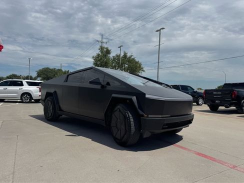 Used 2024 Tesla Cybertruck AWD Crew Cab image 5